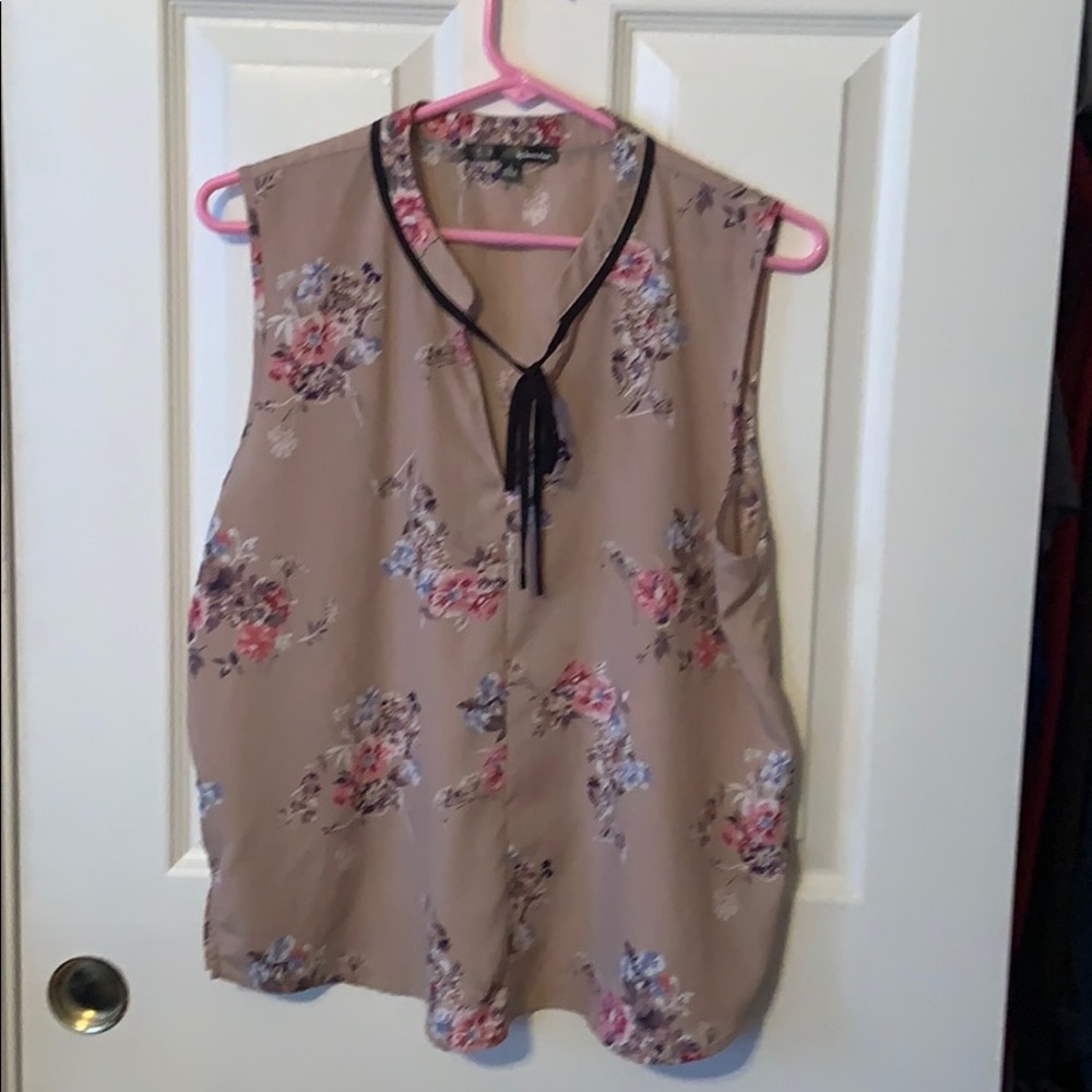 Summer top for work - Picture 7 of 8